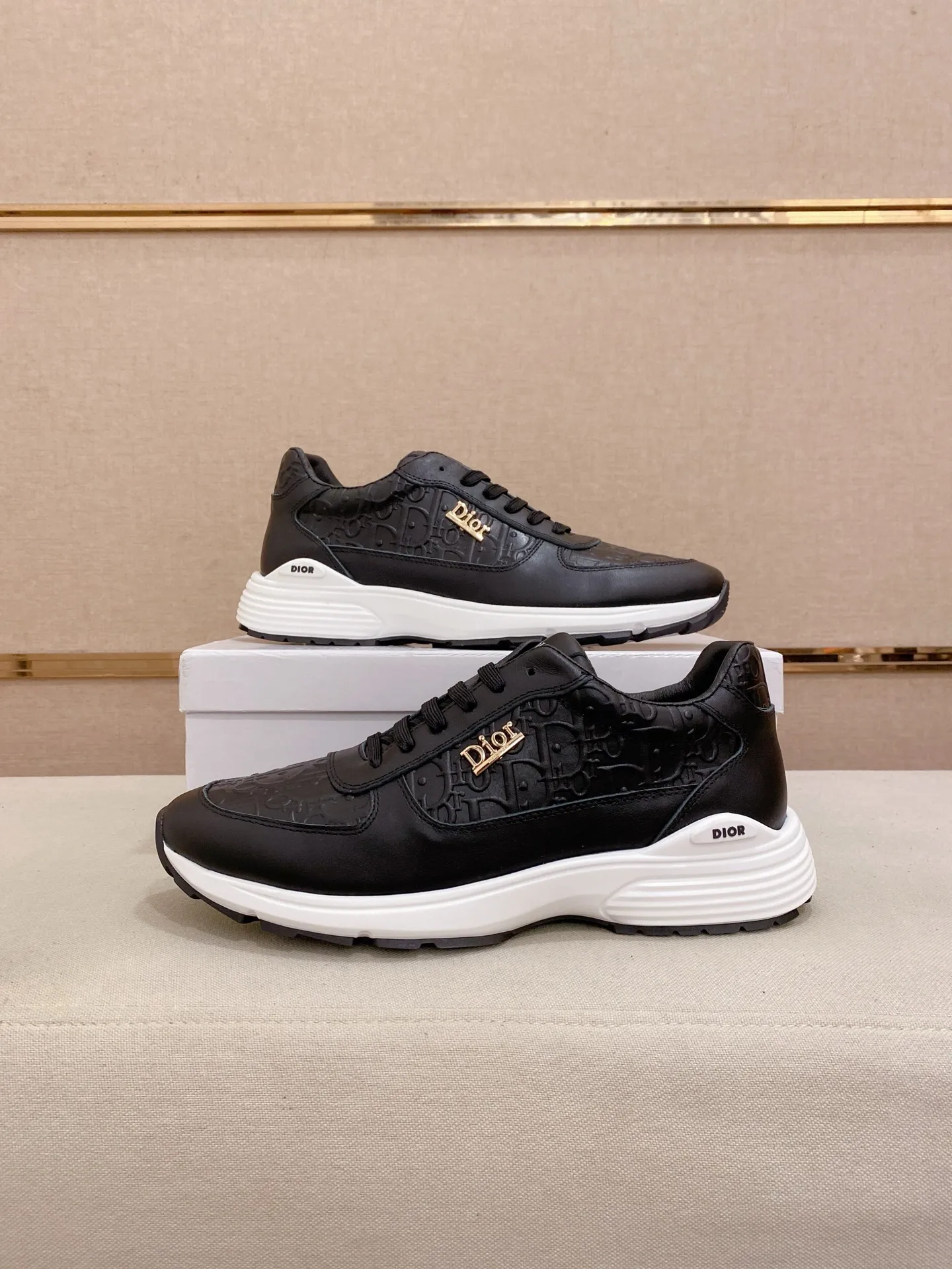 Men's shoes💰: 462💰 [Dior·Dior] New casual sports style men's shoes, new spring and summer design, perfect workmanship, lace-up style to create wardrobe quality, upper: imported first-layer cowhide, sheepskin lining is soft and comfortable, ultra-light TPU wear-resistant outsole, simple, versatile fashion men's shoes, excellent color code number 38--44. Can be customized 45 non-returnable